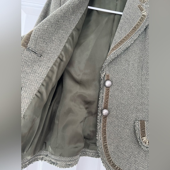 Blazer - Picture 4 of 6